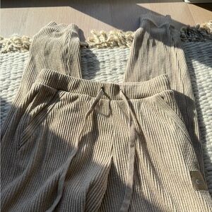 Alo muse Women's Tan Ribbed Pants